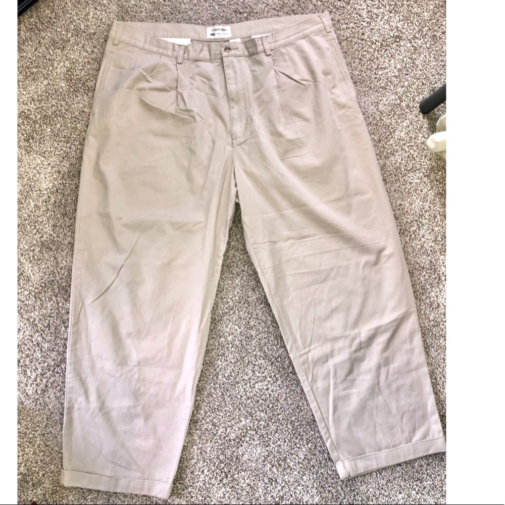 Old Navy Khaki Pleated Pant